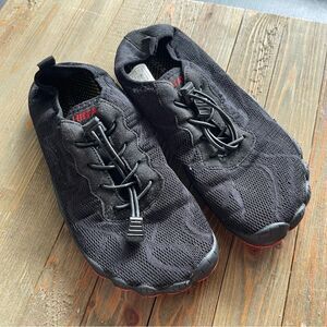hiitave water shoes Size 8/8.5  Women Black Red Barefoot Shoes Men’s 7